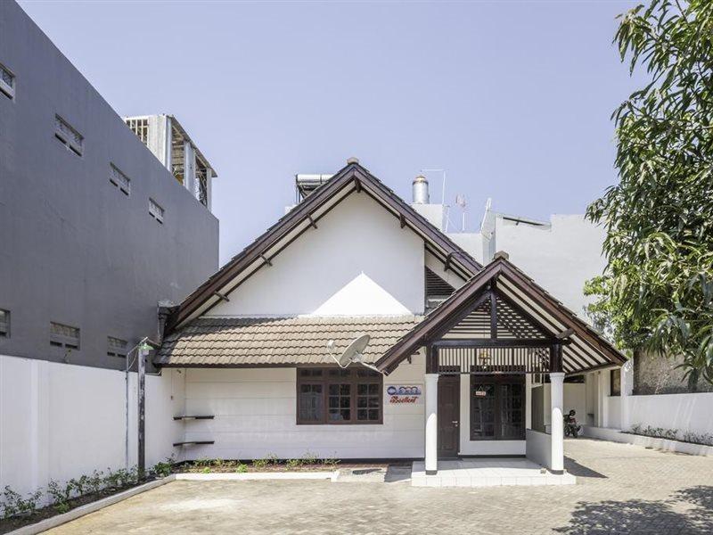 Super Oyo 1568 Stasiun Ka Cirebon Guest House Екстер'єр фото