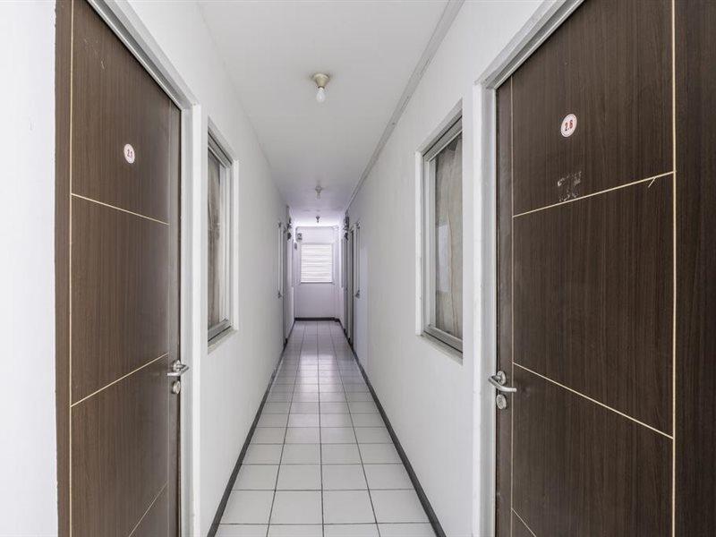 Super Oyo 1568 Stasiun Ka Cirebon Guest House Екстер'єр фото