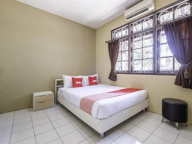 Super Oyo 1568 Stasiun Ka Cirebon Guest House Екстер'єр фото