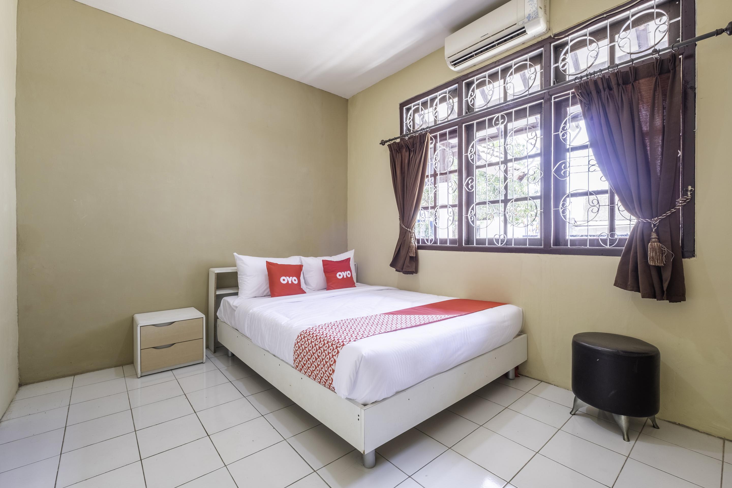Super Oyo 1568 Stasiun Ka Cirebon Guest House Екстер'єр фото