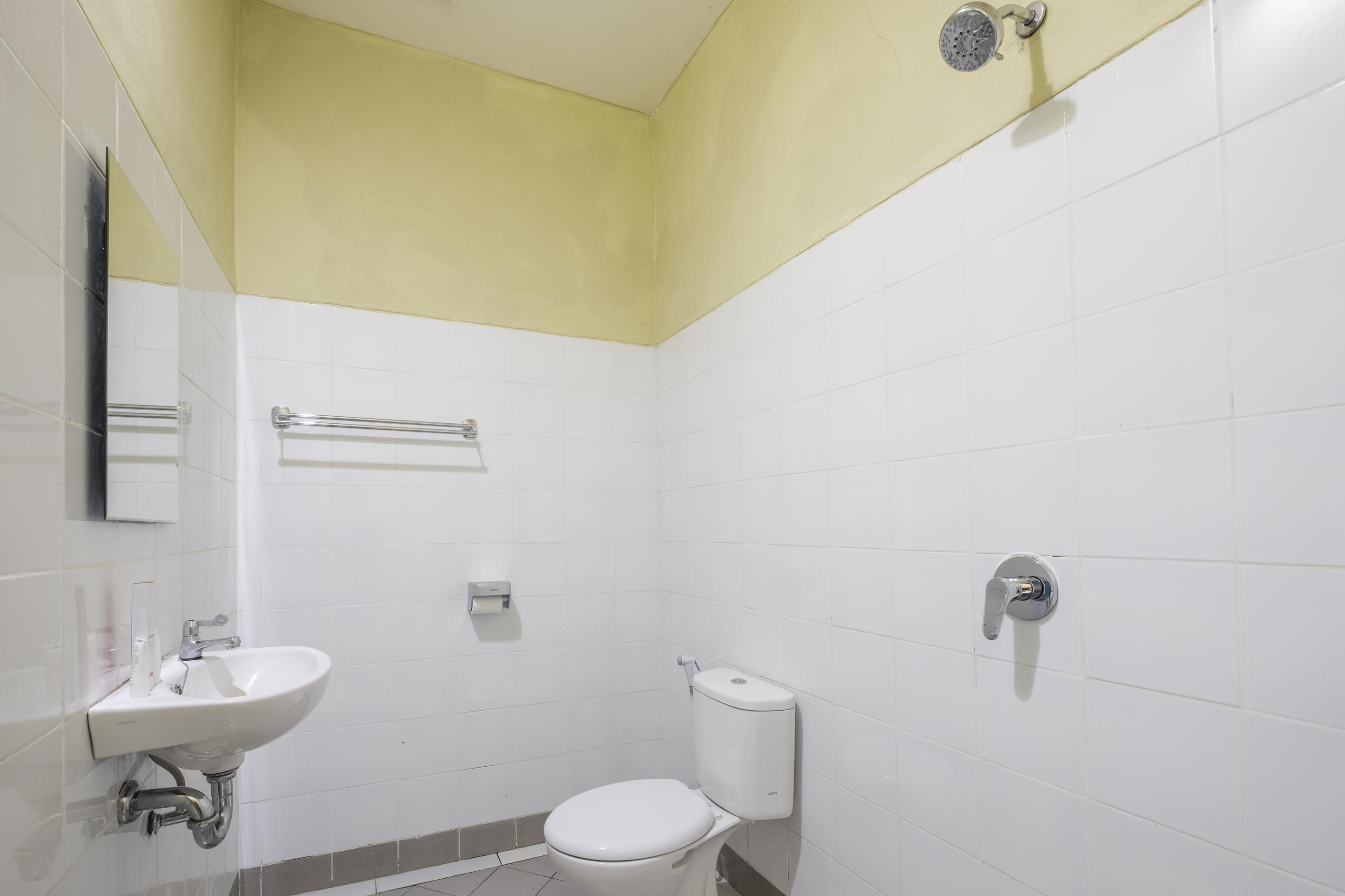 Super Oyo 1568 Stasiun Ka Cirebon Guest House Екстер'єр фото