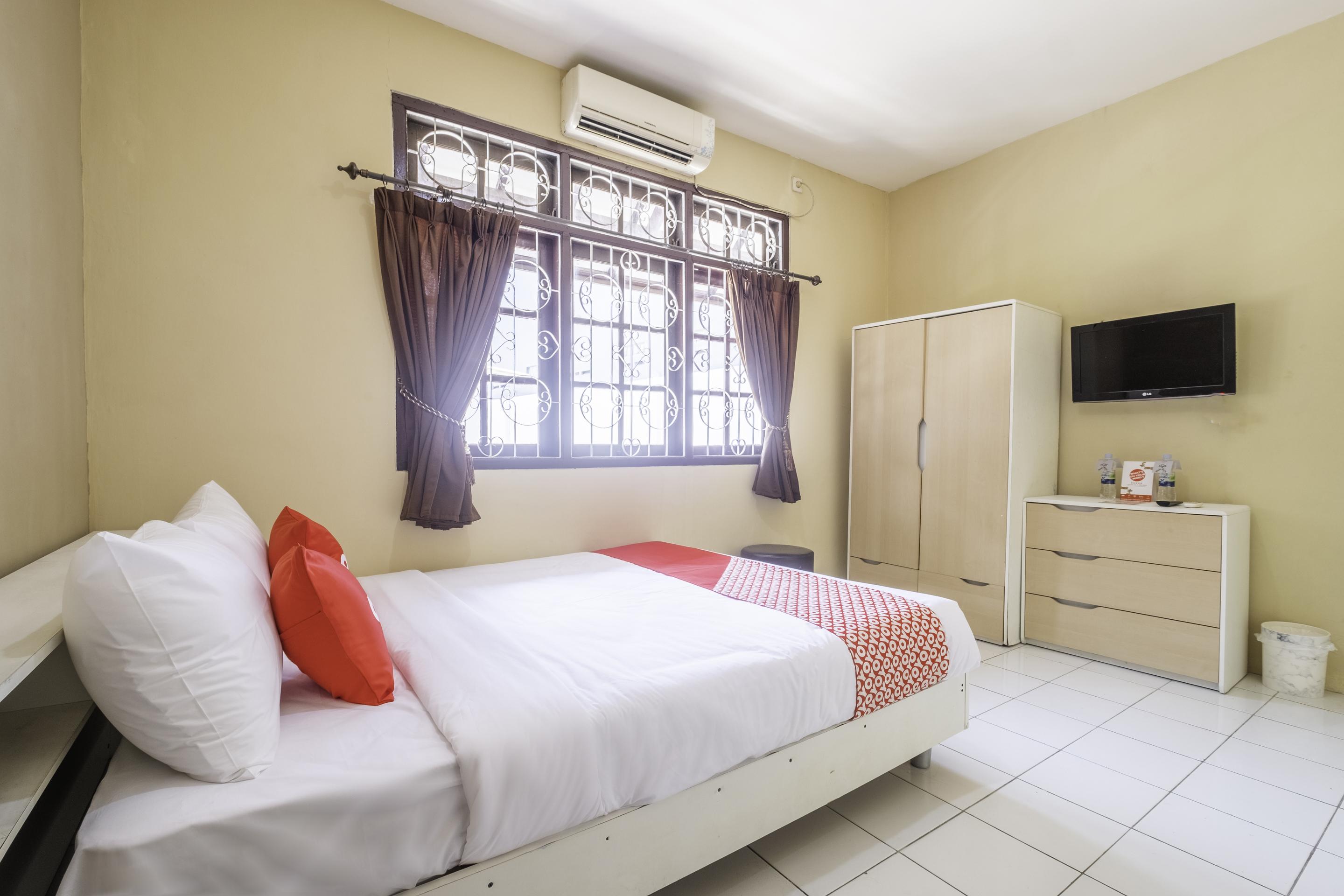 Super Oyo 1568 Stasiun Ka Cirebon Guest House Екстер'єр фото