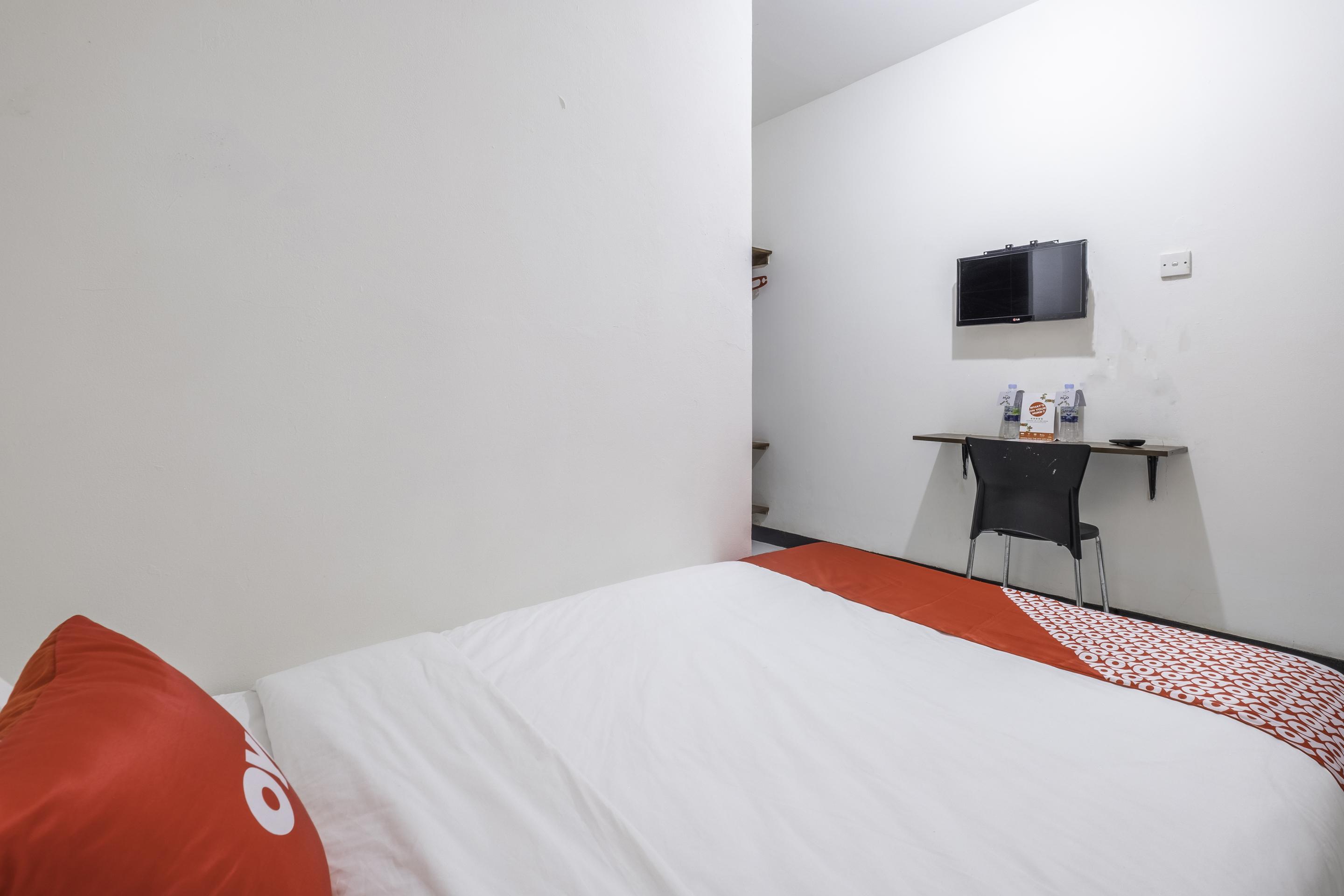 Super Oyo 1568 Stasiun Ka Cirebon Guest House Екстер'єр фото
