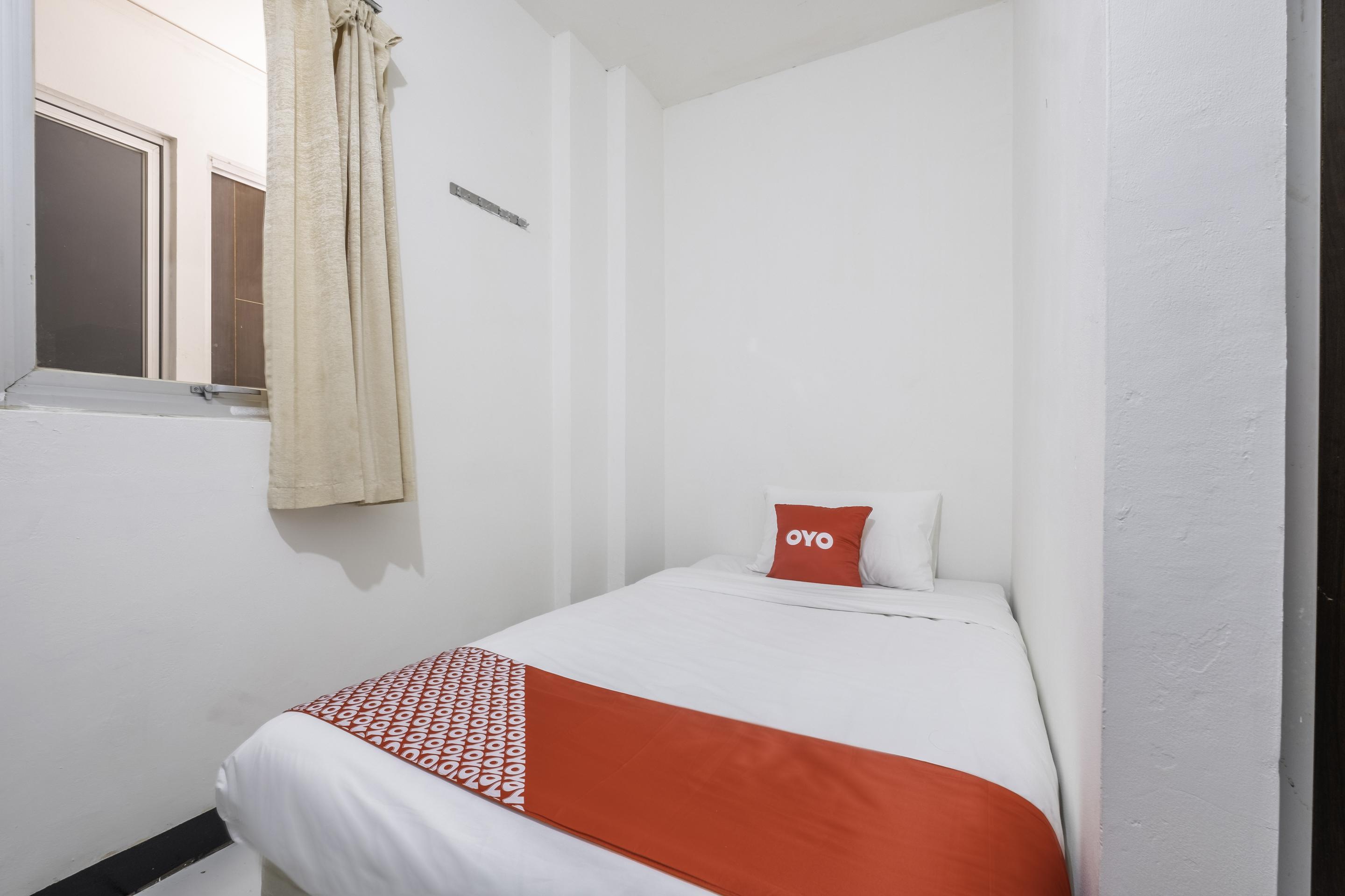 Super Oyo 1568 Stasiun Ka Cirebon Guest House Екстер'єр фото