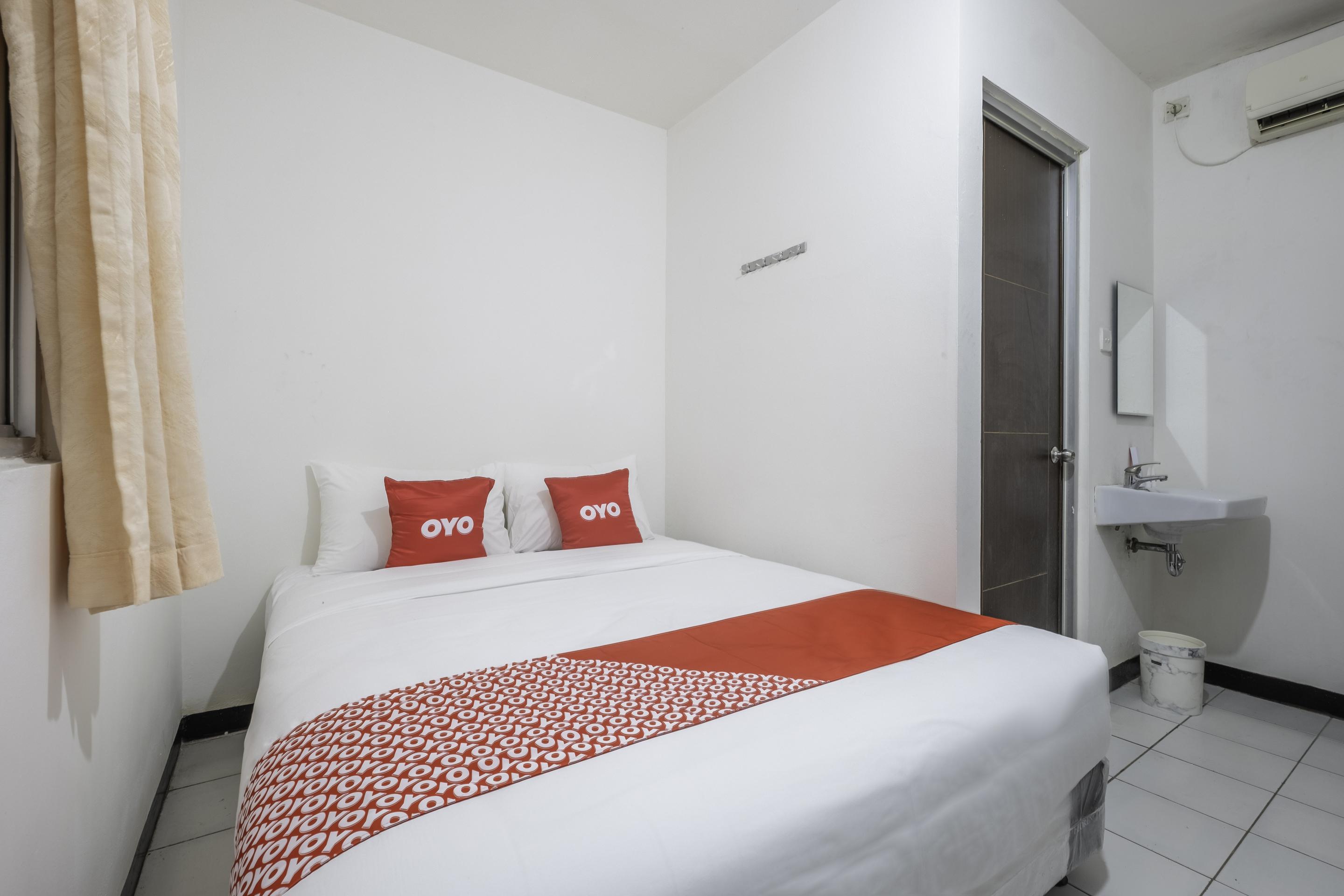 Super Oyo 1568 Stasiun Ka Cirebon Guest House Екстер'єр фото