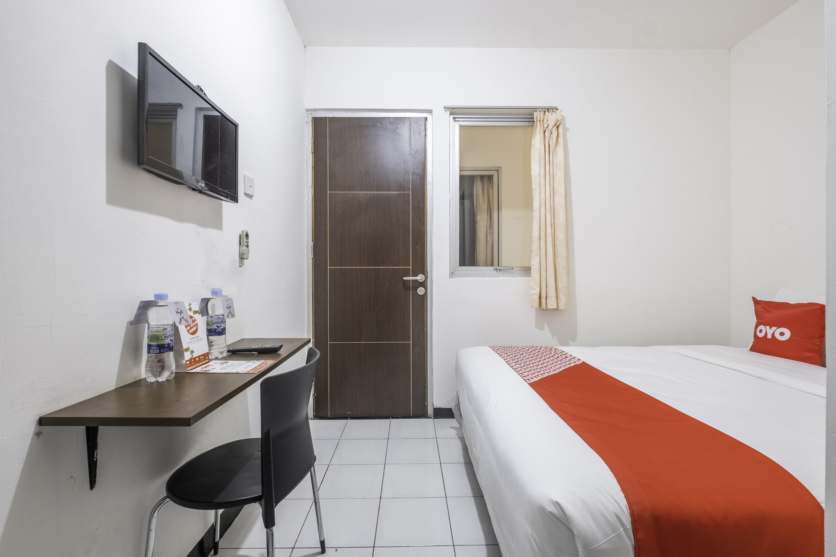 Super Oyo 1568 Stasiun Ka Cirebon Guest House Екстер'єр фото