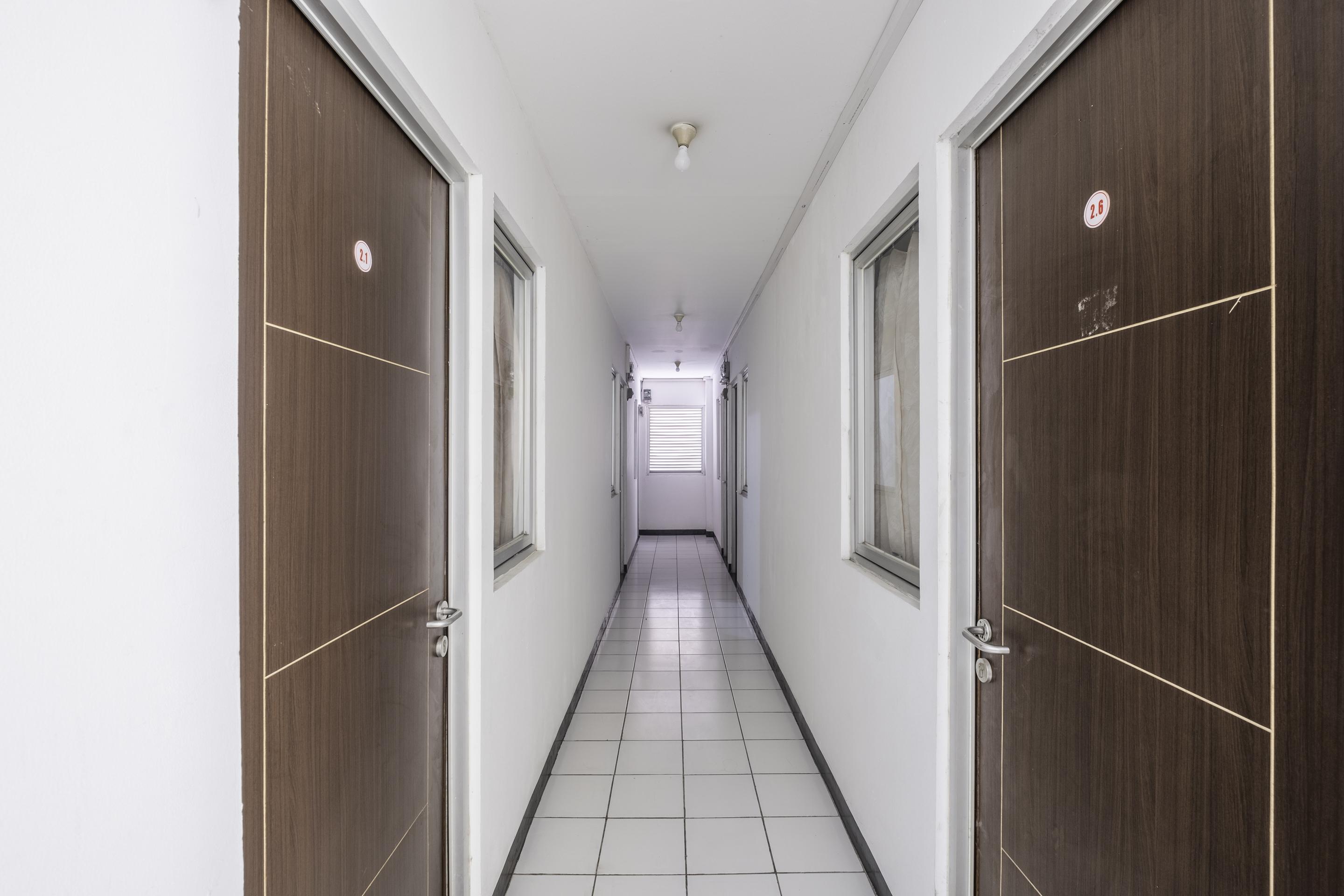 Super Oyo 1568 Stasiun Ka Cirebon Guest House Екстер'єр фото