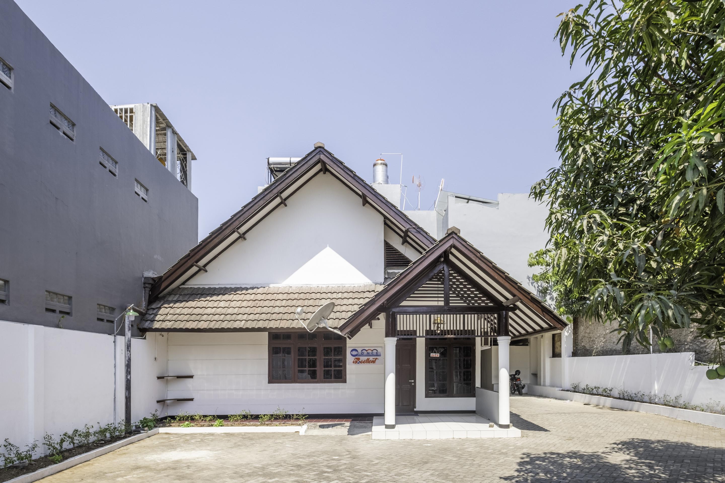 Super Oyo 1568 Stasiun Ka Cirebon Guest House Екстер'єр фото