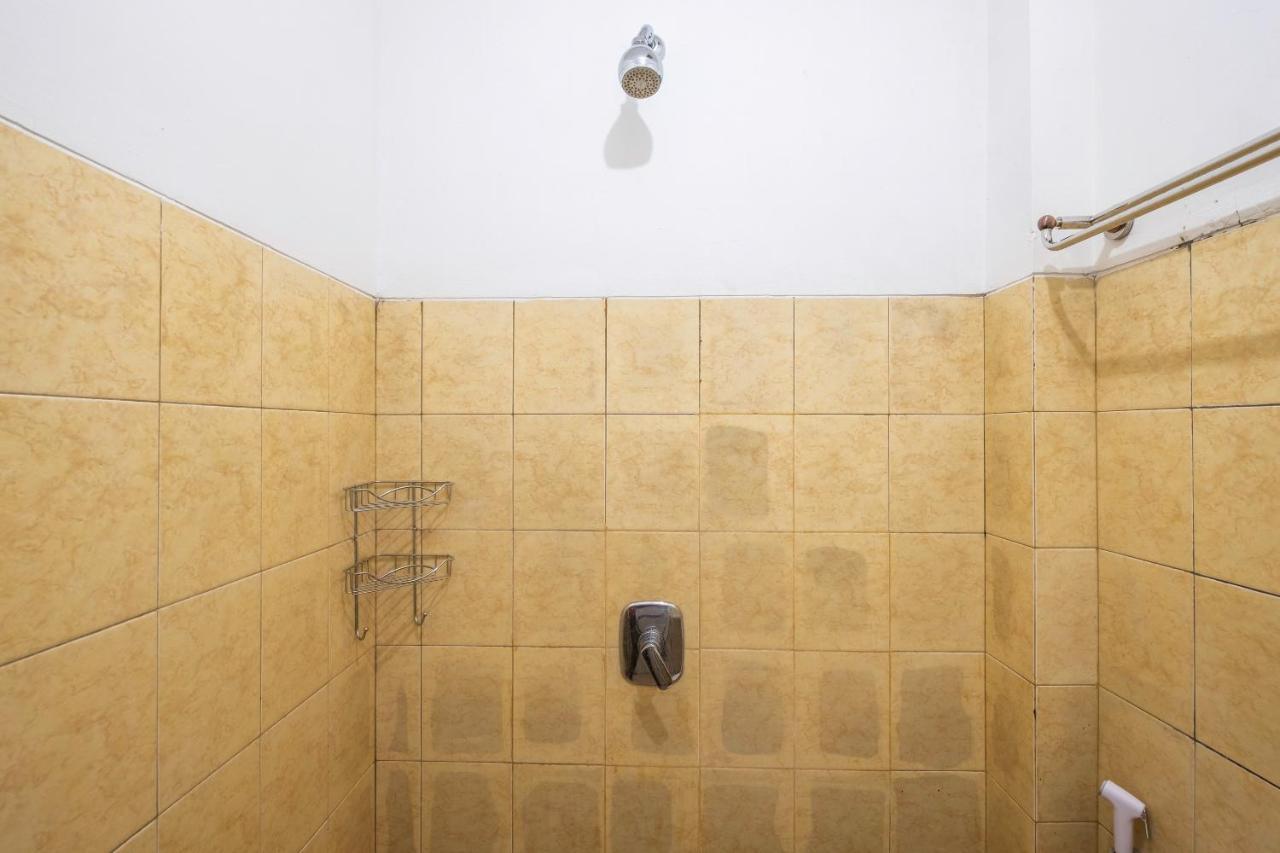Super Oyo 1568 Stasiun Ka Cirebon Guest House Екстер'єр фото